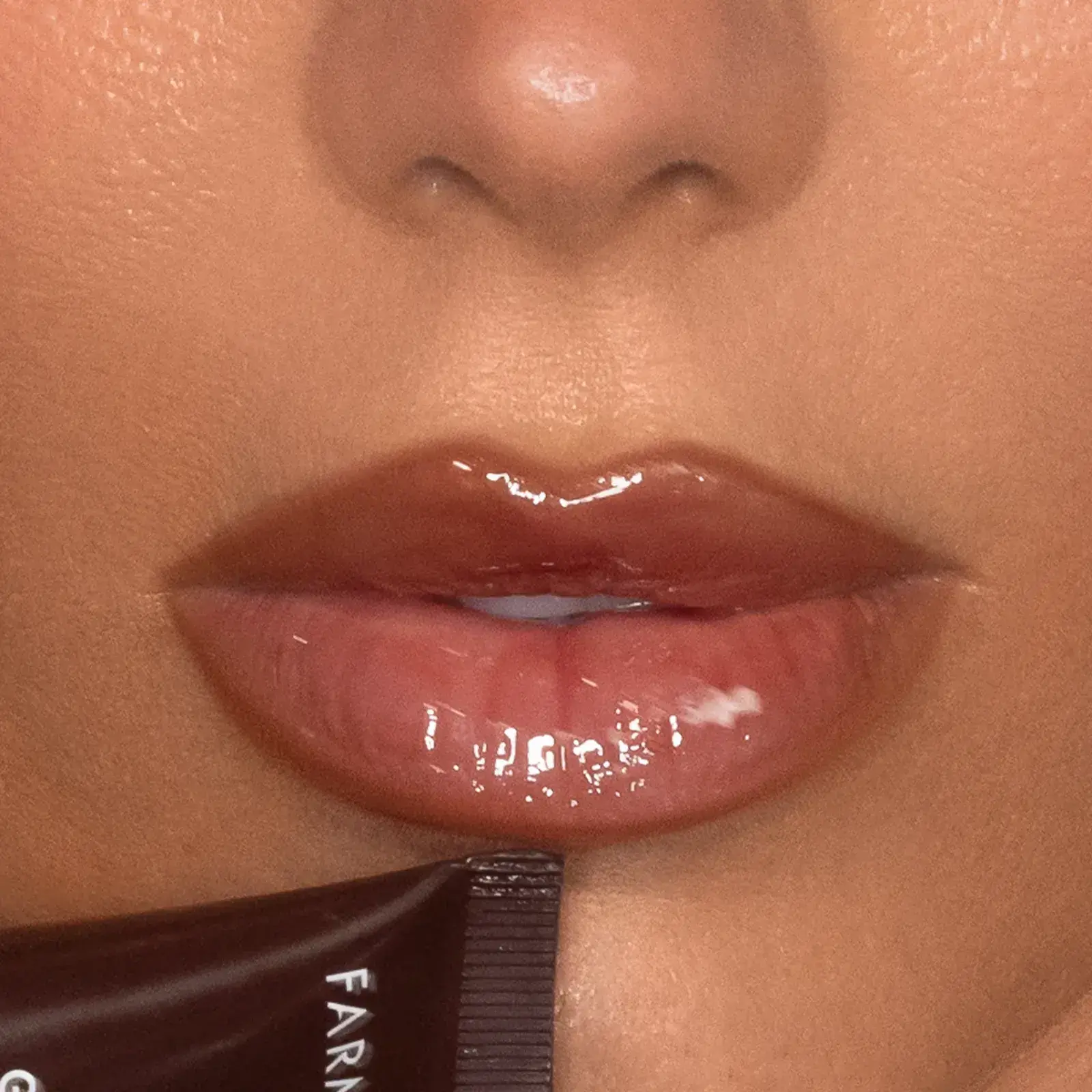 .Glowy Peptide Lip Balm Glazed Mocha